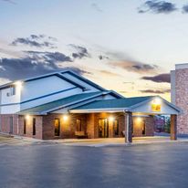 Super 8 Cheyenne