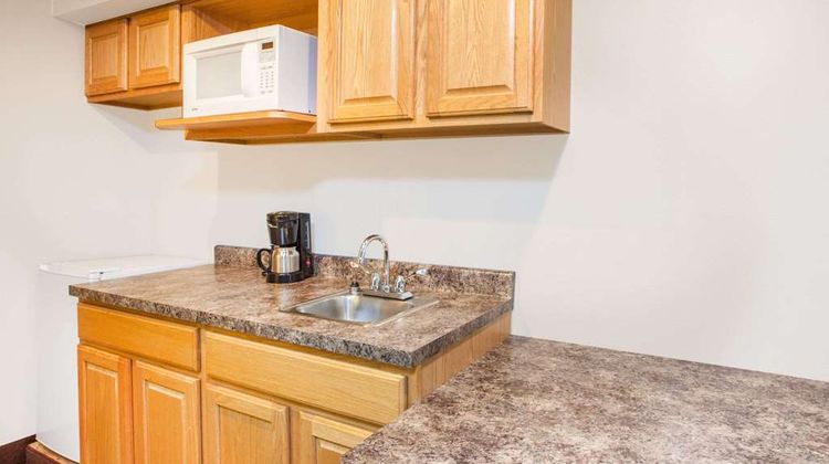 Super 8 West Branch Suite