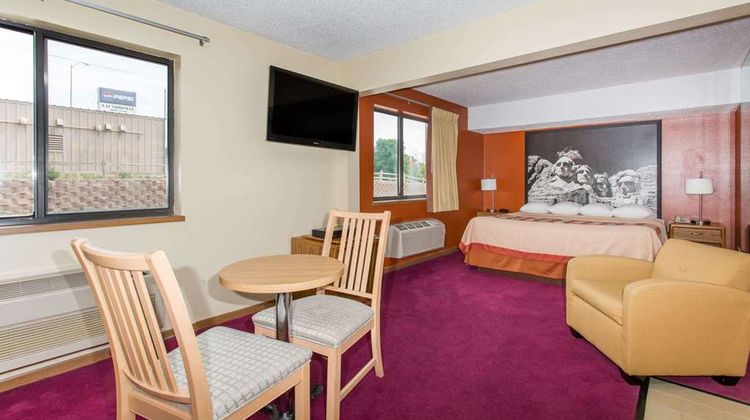 Super 8 Chadron NE Suite
