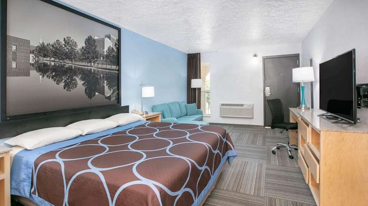 Super 8 City of Moore Room