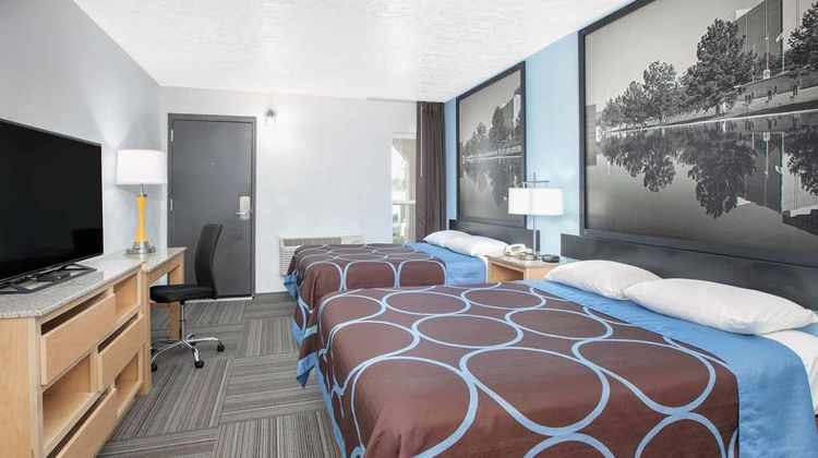 Super 8 City of Moore Room