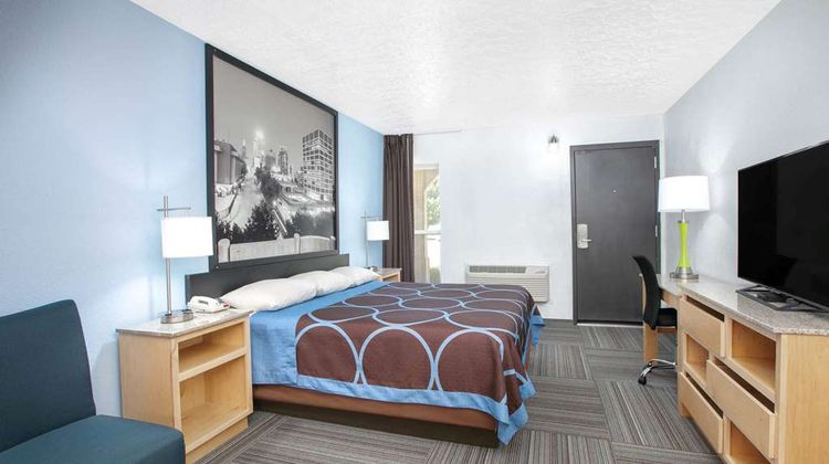 Super 8 City of Moore Room