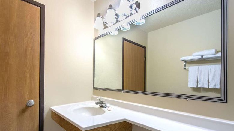 <b>Super 8 Youngstown/Austintown Room</b>. Images powered by <a href="https://iceportal.shijigroup.com/" title="IcePortal" target="_blank">IcePortal</a>.