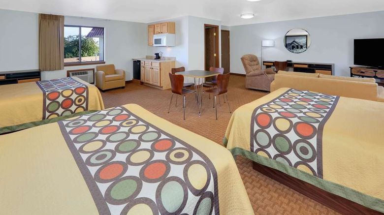 <b>Super 8 Cody Suite</b>. Images powered by <a href="https://iceportal.shijigroup.com/" title="IcePortal" target="_blank">IcePortal</a>.