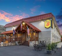 Super 8 Cody Exterior