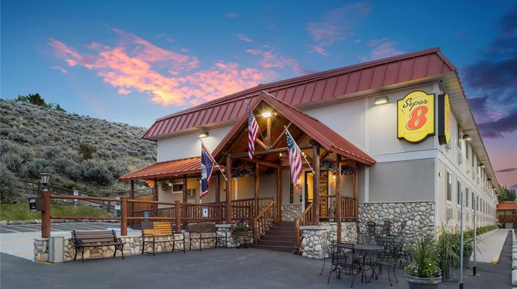 Super 8 Cody Exterior