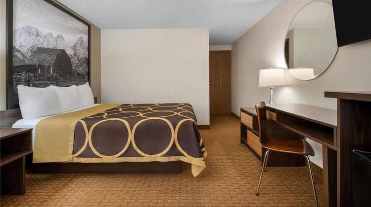 Super 8 Cody Room