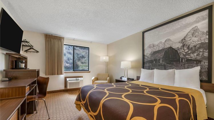 Super 8 Cody Room