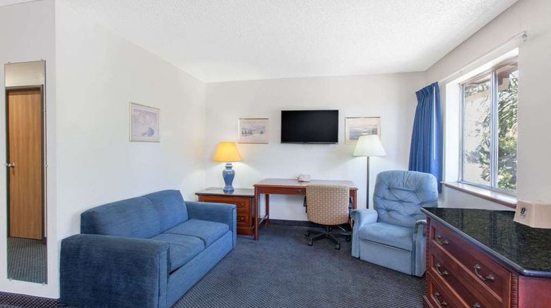 <b>Super 8 Selma/Fresno Area Room</b>. Images powered by <a href="https://iceportal.shijigroup.com/" title="IcePortal" target="_blank">IcePortal</a>.