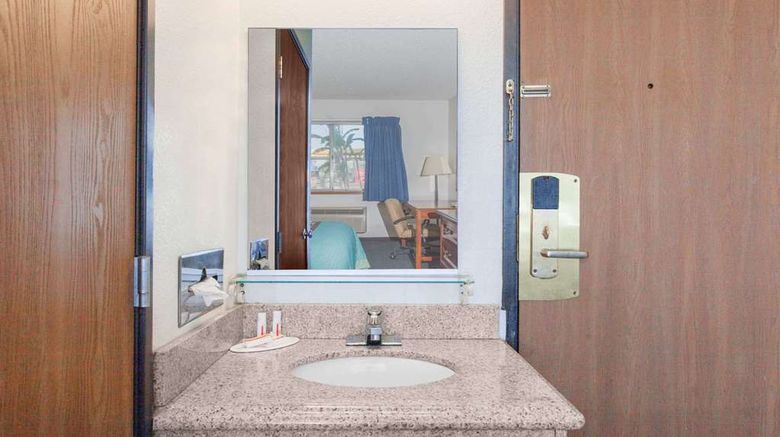 <b>Super 8 Selma/Fresno Area Room</b>. Images powered by <a href="https://iceportal.shijigroup.com/" title="IcePortal" target="_blank">IcePortal</a>.