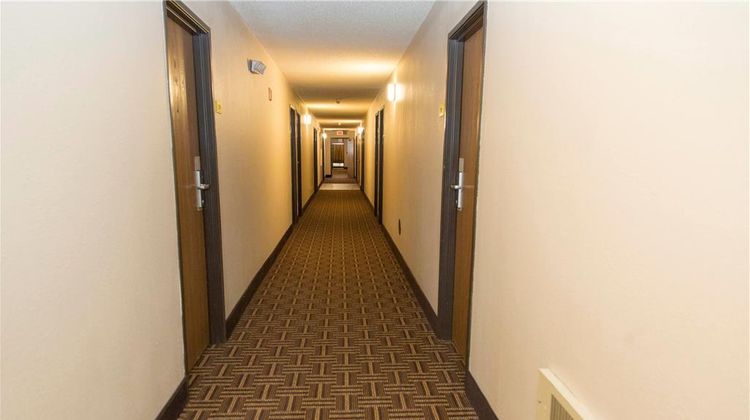 Super 8 Concordia Lobby