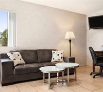 Super 8 Concordia Lobby