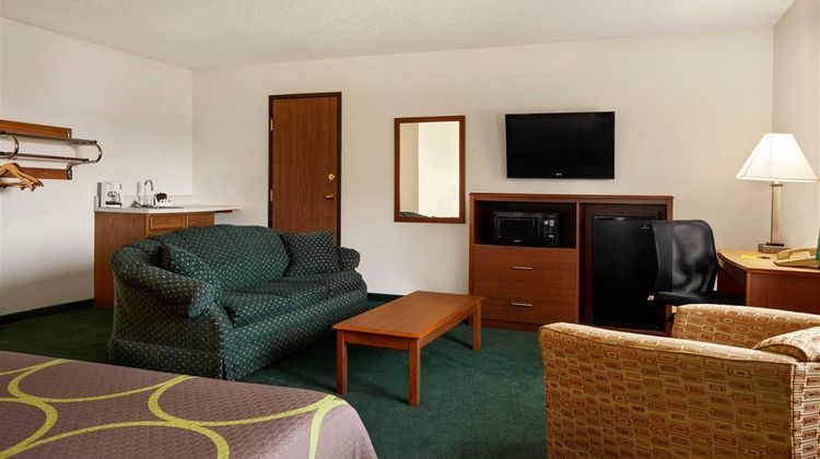 Super 8 Concordia Suite