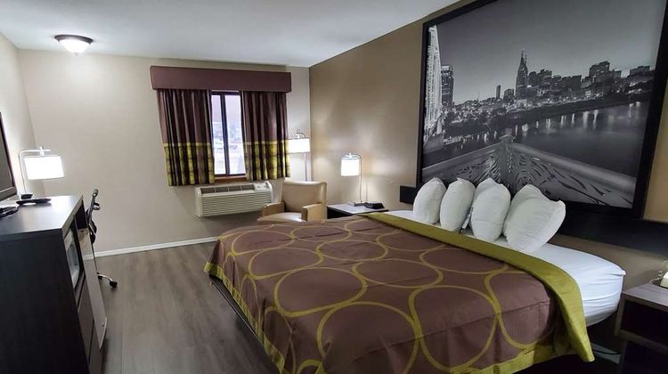 Super 8 Paris Room