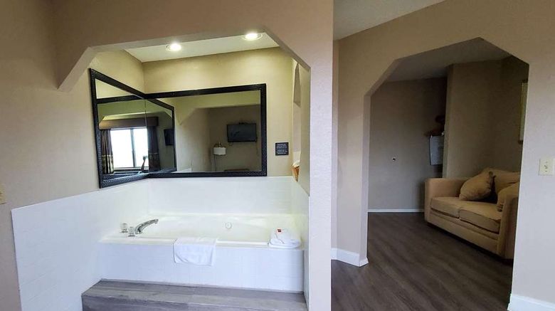 <b>Super 8 Paris Suite</b>. Images powered by <a href="https://iceportal.shijigroup.com/" title="IcePortal" target="_blank">IcePortal</a>.