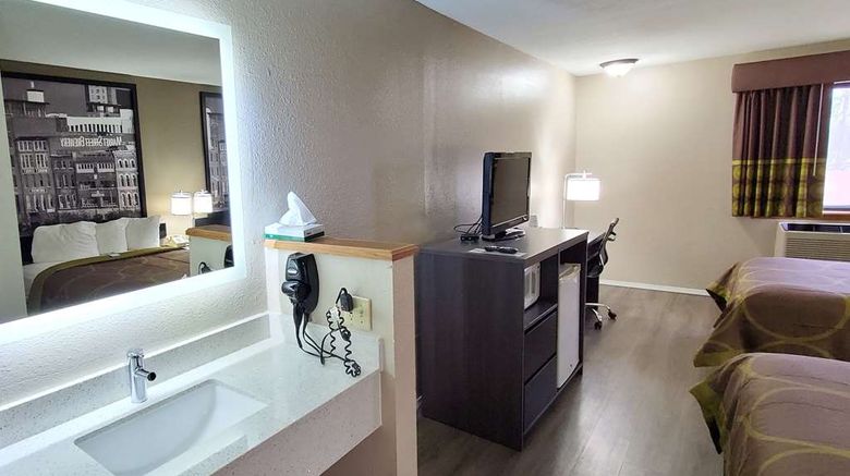 <b>Super 8 Paris Room</b>. Images powered by <a href="https://iceportal.shijigroup.com/" title="IcePortal" target="_blank">IcePortal</a>.