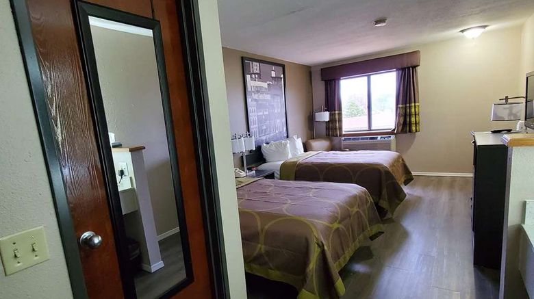 <b>Super 8 Paris Room</b>. Images powered by <a href="https://iceportal.shijigroup.com/" title="IcePortal" target="_blank">IcePortal</a>.