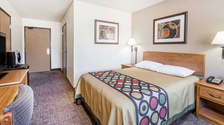 <b>Super 8 Lewisburg Room</b>. Images powered by <a href="https://iceportal.shijigroup.com/" title="IcePortal" target="_blank">IcePortal</a>.