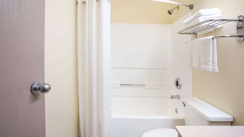<b>Super 8 Lewisburg Room</b>. Images powered by <a href="https://iceportal.shijigroup.com/" title="IcePortal" target="_blank">IcePortal</a>.
