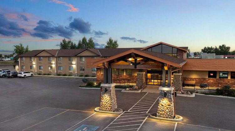 Super 8 Conrad Exterior