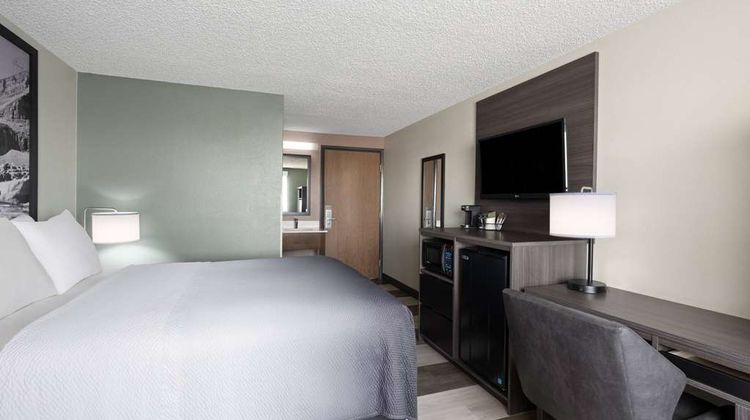 Super 8 Conrad Room