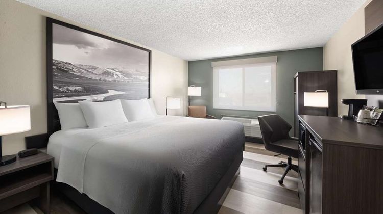 Super 8 Conrad Room