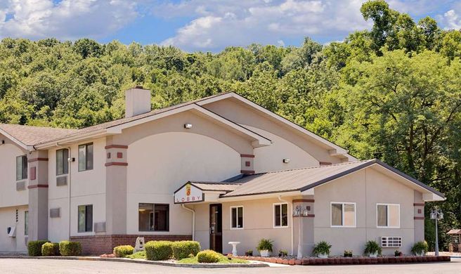 Super 8 Elkins Exterior