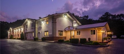 Super 8 Elkins Exterior