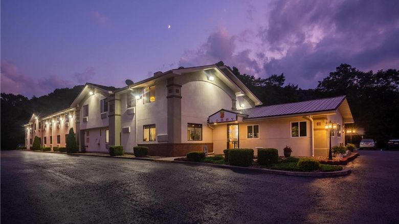 <b>Super 8 Elkins Exterior</b>. Images powered by <a href="https://iceportal.shijigroup.com/" title="IcePortal" target="_blank">IcePortal</a>.