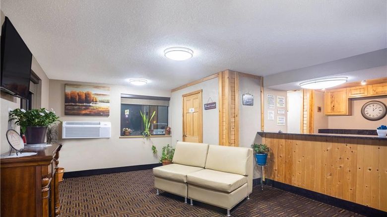 <b>Super 8 Elkins Lobby</b>. Images powered by <a href="https://iceportal.shijigroup.com/" title="IcePortal" target="_blank">IcePortal</a>.