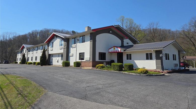 <b>Super 8 Elkins Exterior</b>. Images powered by <a href="https://iceportal.shijigroup.com/" title="IcePortal" target="_blank">IcePortal</a>.