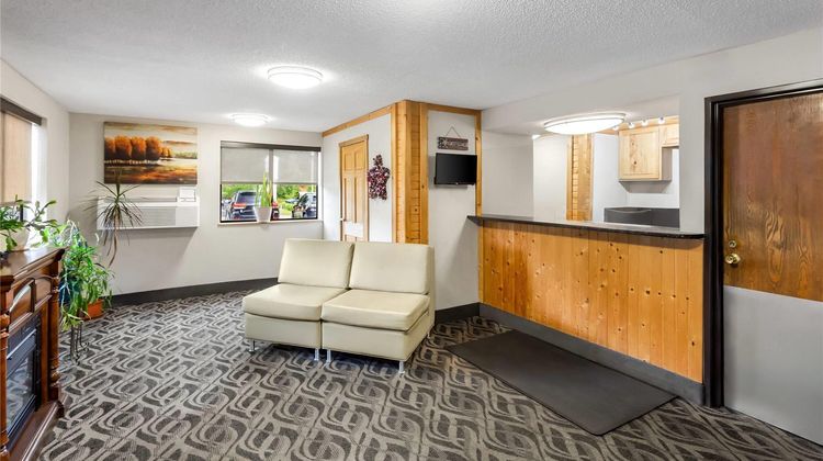 Super 8 Elkins Lobby