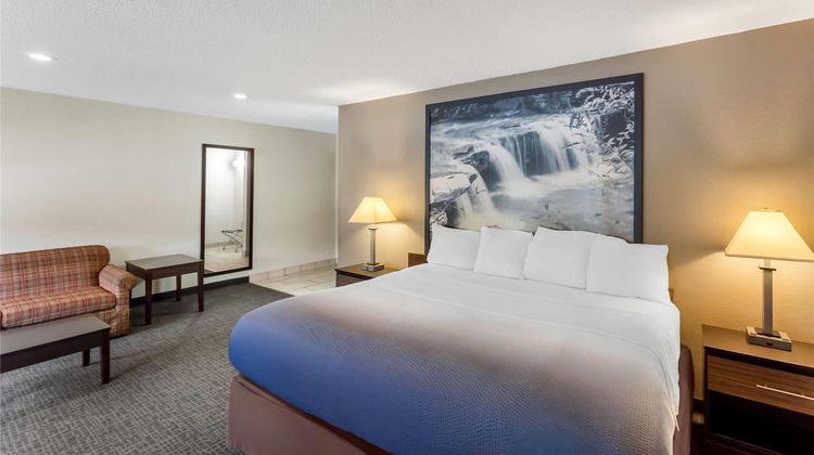 Super 8 Elkins Suite