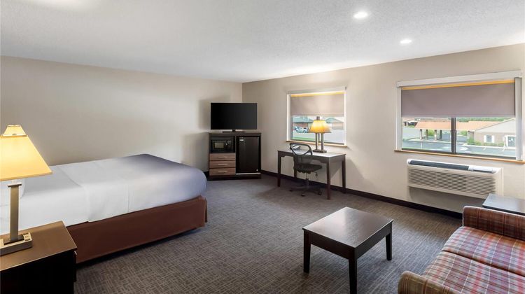 Super 8 Elkins Suite