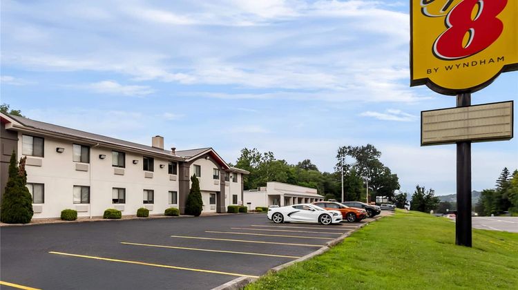 Super 8 Elkins Exterior