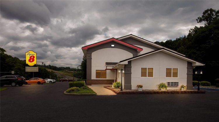 Super 8 Elkins Exterior