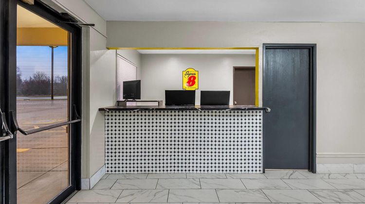 Super 8 Evansville East Lobby