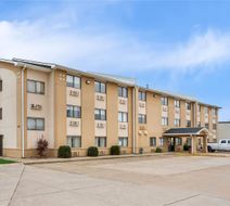 Super 8 Evansville East Exterior