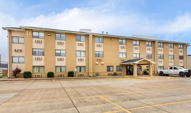 Super 8 Evansville East Exterior