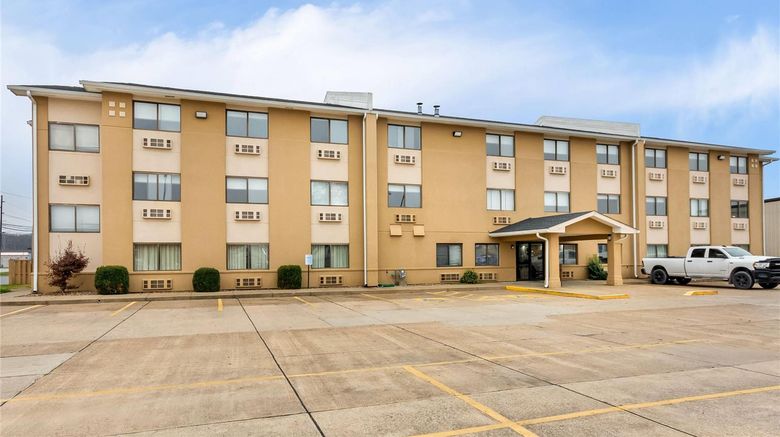Super 8 Evansville East Exterior. Images powered by <a href="https://iceportal.shijigroup.com" target="_blank" rel="noopener">Ice Portal</a>.