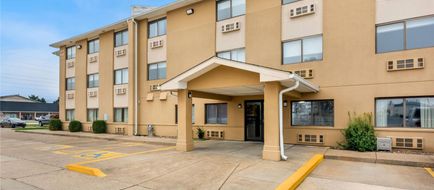 Super 8 Evansville East Exterior