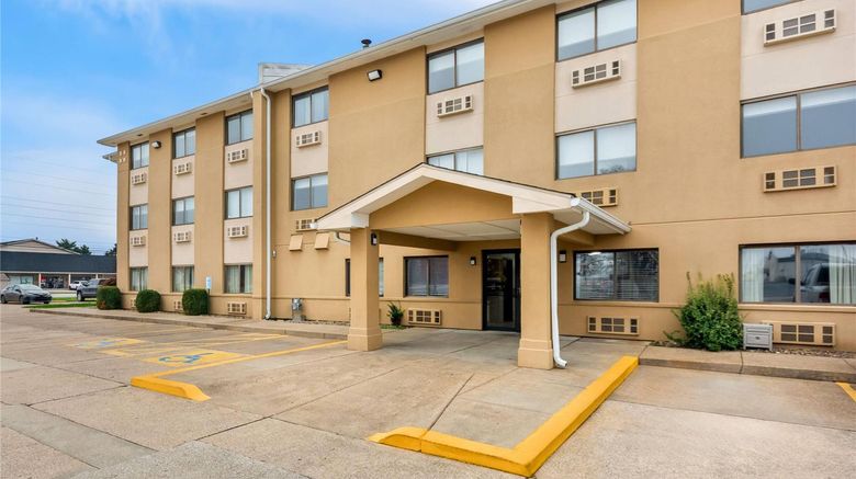 <b>Super 8 Evansville East Exterior</b>. Images powered by <a href="https://iceportal.shijigroup.com/" title="IcePortal" target="_blank">IcePortal</a>.