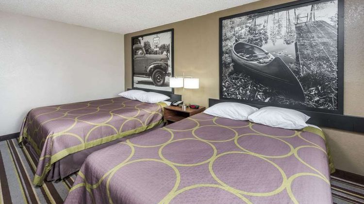 Super 8 Bloomington Room