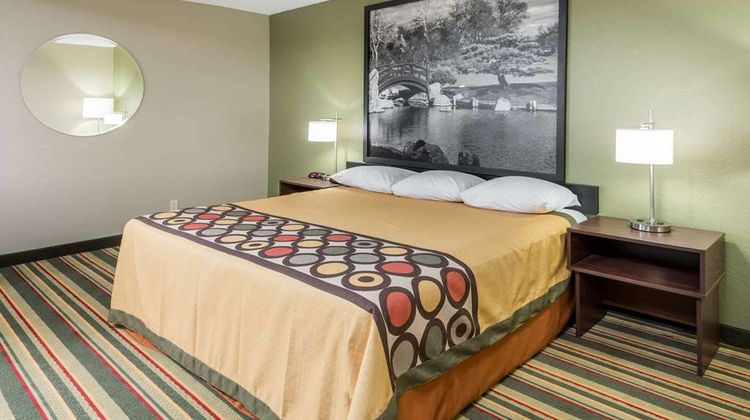Super 8 Bloomington Room