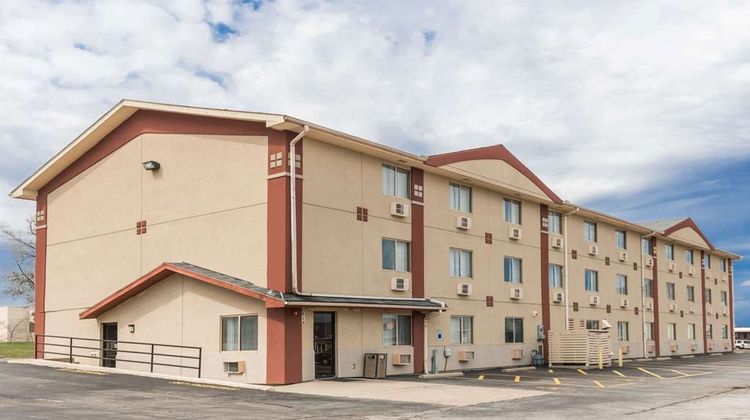 Super 8 Bloomington Exterior