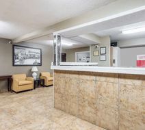 Super 8 Bloomington Lobby