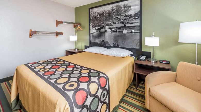 <b>Super 8 Bloomington Room</b>. Images powered by <a href="https://iceportal.shijigroup.com/" title="IcePortal" target="_blank">IcePortal</a>.