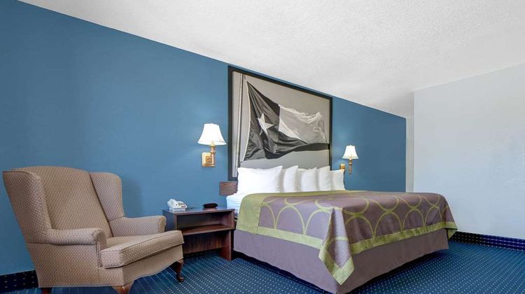 Super 8 Dumas Room