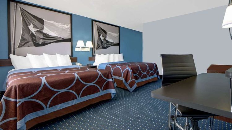 Super 8 Dumas Room