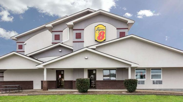 Super 8 Summersville Exterior